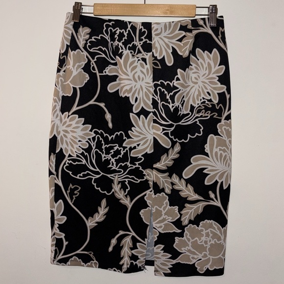 Olivia and Martin Patterned Pencil Skirt - Picture 3 of 3